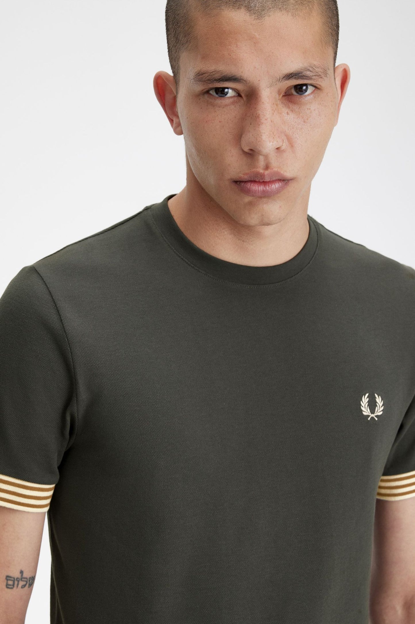 CAMISETA FRED PERRY CON PUÑOS A RAYAS M7707